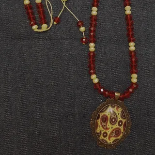 گردن آویز،  رولباسی