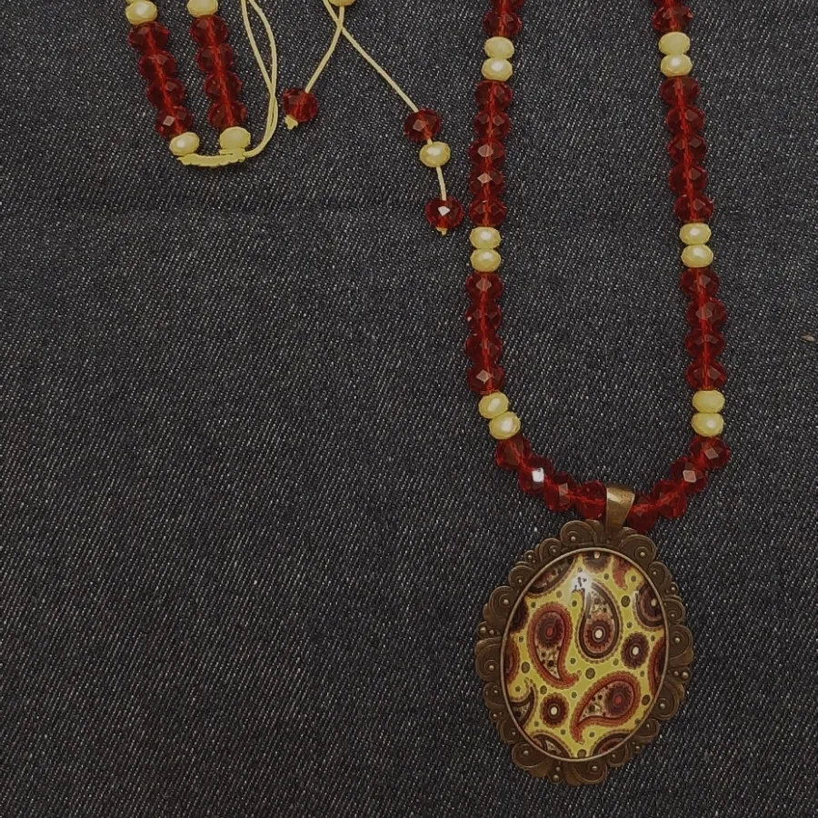 گردن آویز،  رولباسی