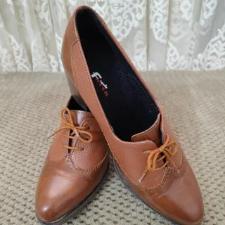 کفش پاشنه دار رسمی