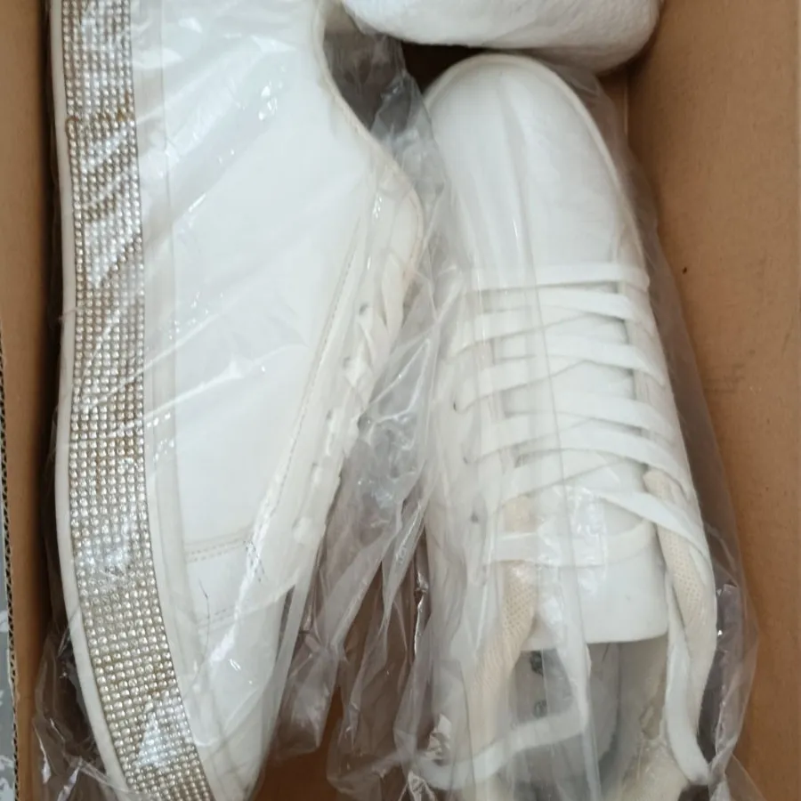 ونس کفش زنانه نگین دار