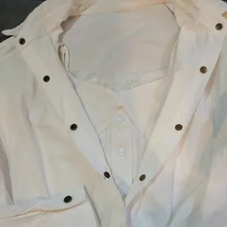 تاپ و شومیز به هم چسبیده