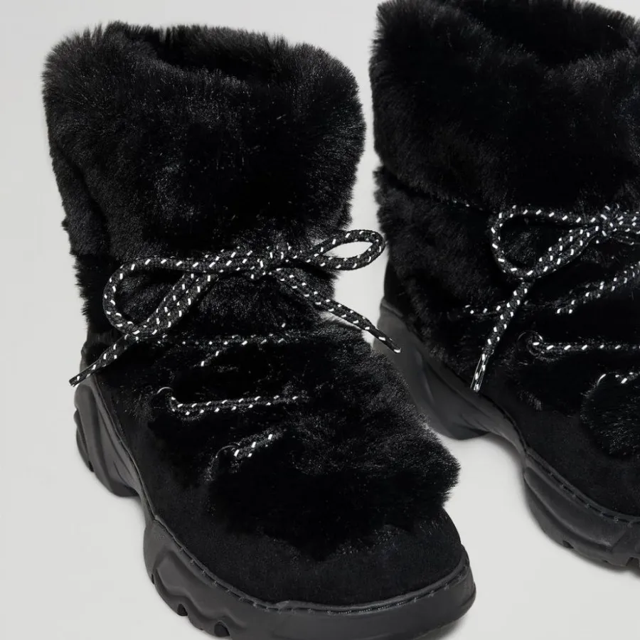 بوت مشکی پشمی اویشو Oysho