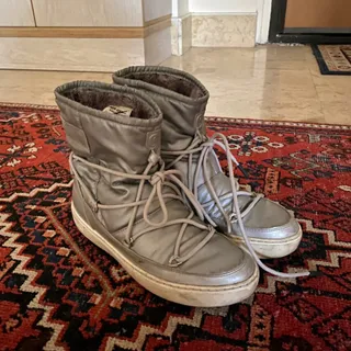 بوت moon boot نقره ای