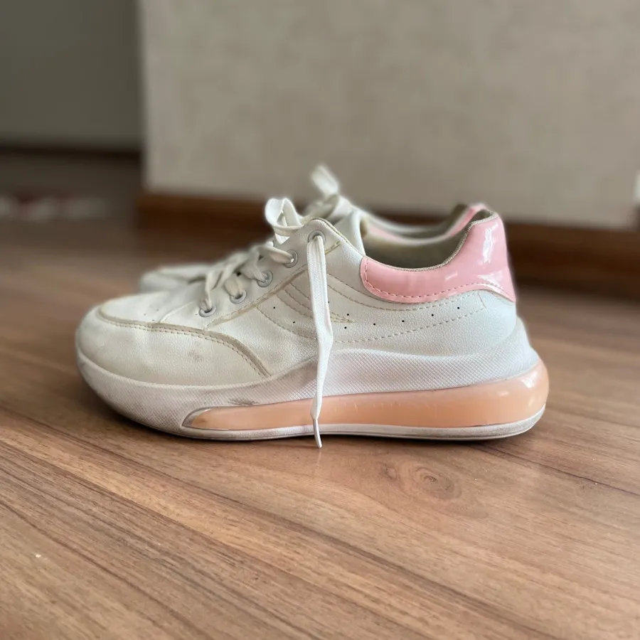 کفش اسپورت زنانه