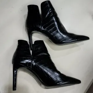 کفش پاشنه استرادیواریوس