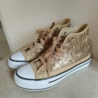 کفش کانورس آمریکایی