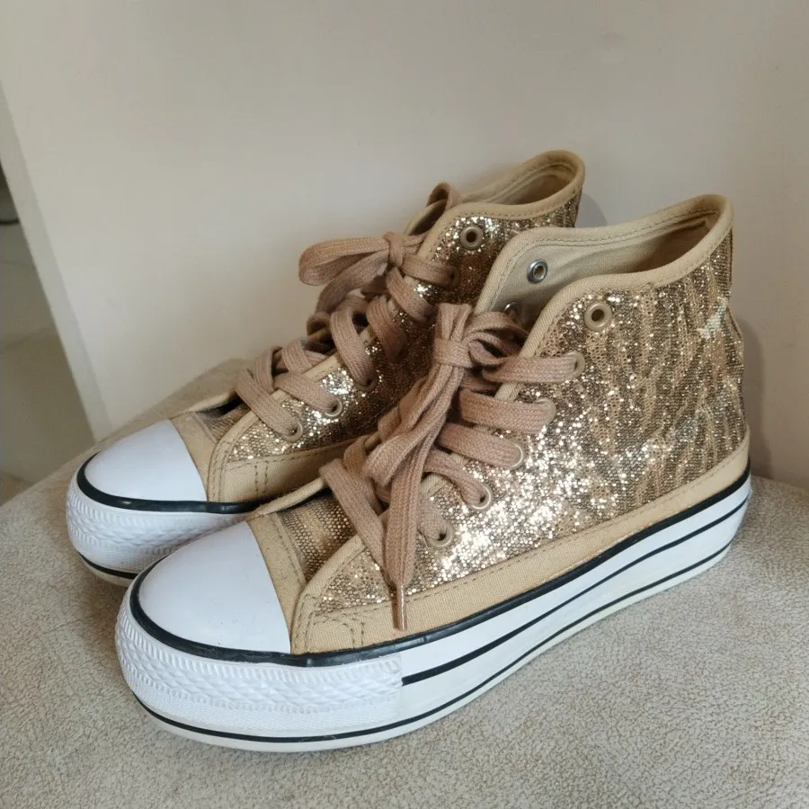 کفش کانورس آمریکایی