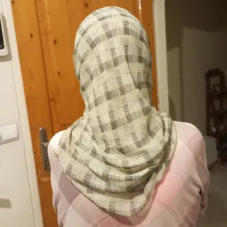 روسری کرم و مشکی حریر