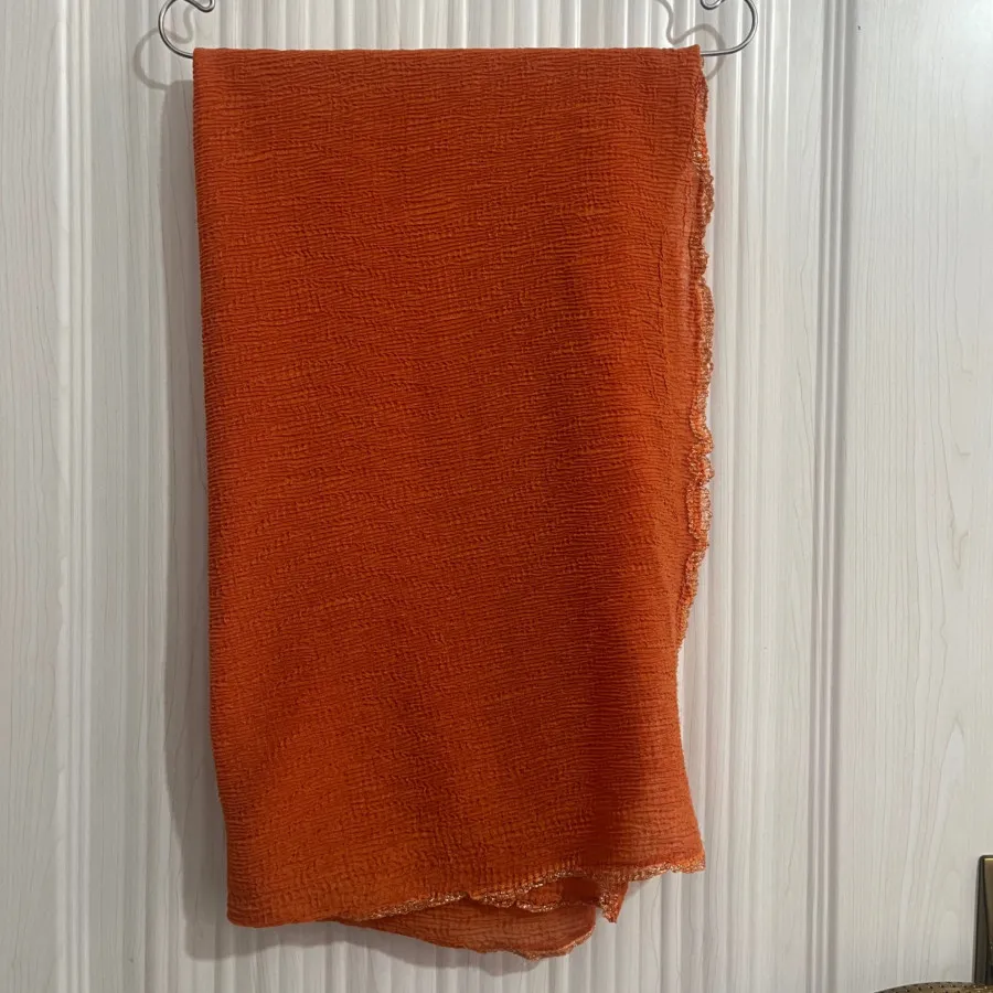 روسری نارنجی پفکی