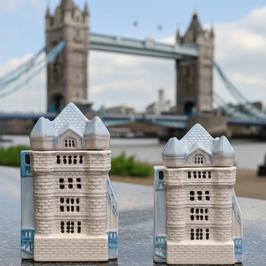 مجسمه و جا تخم مرغی