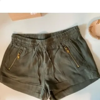 شورتک مارک h&m