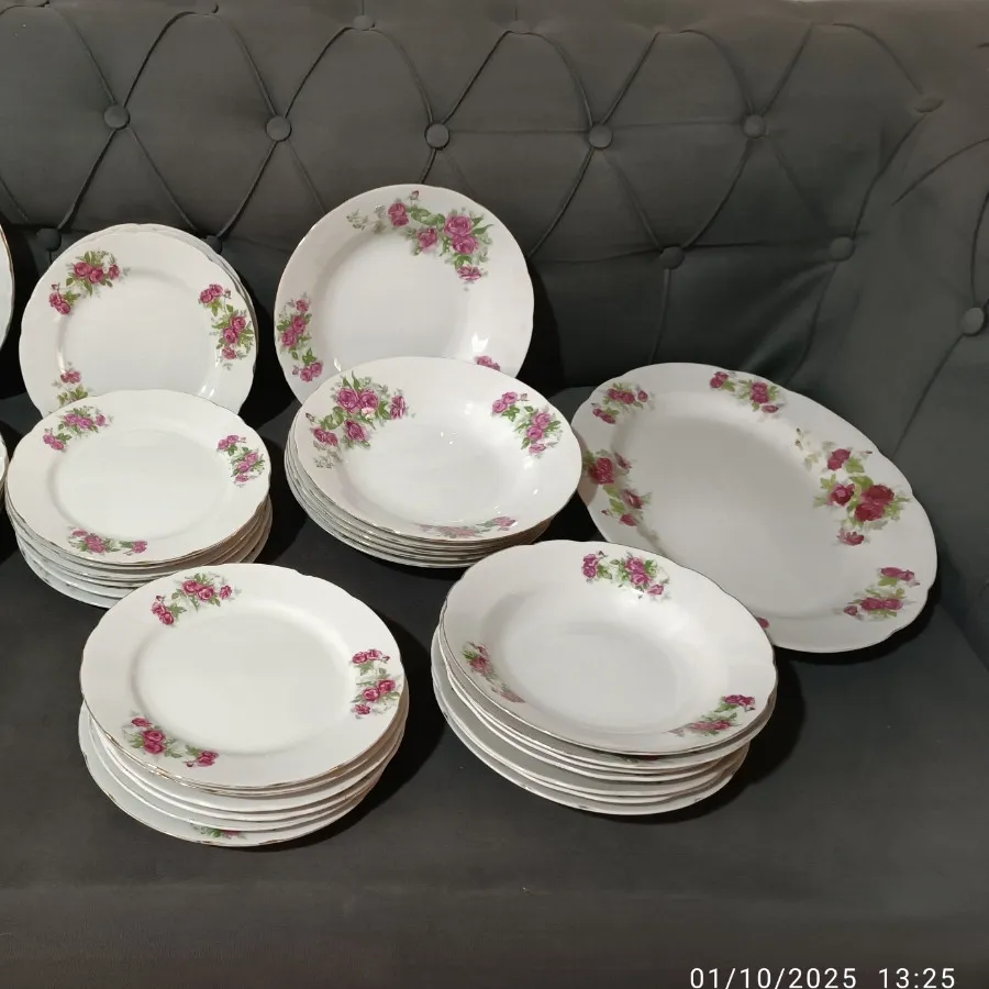 بشقاب گل سرخی قدیمی ژاپن