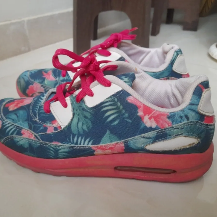 کفش کتونی برند دفاکتو ترک