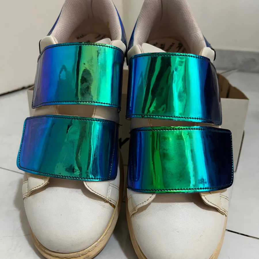 کتونی سفیدچسبدارهولوگرامی