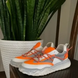 کفش_کتانی نارنجی