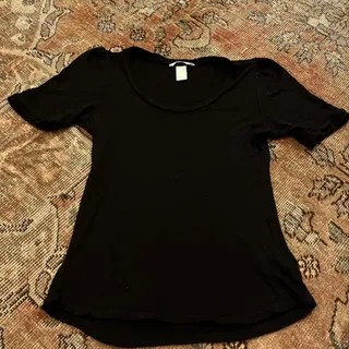 تی شرت مشکی اچ اند ام