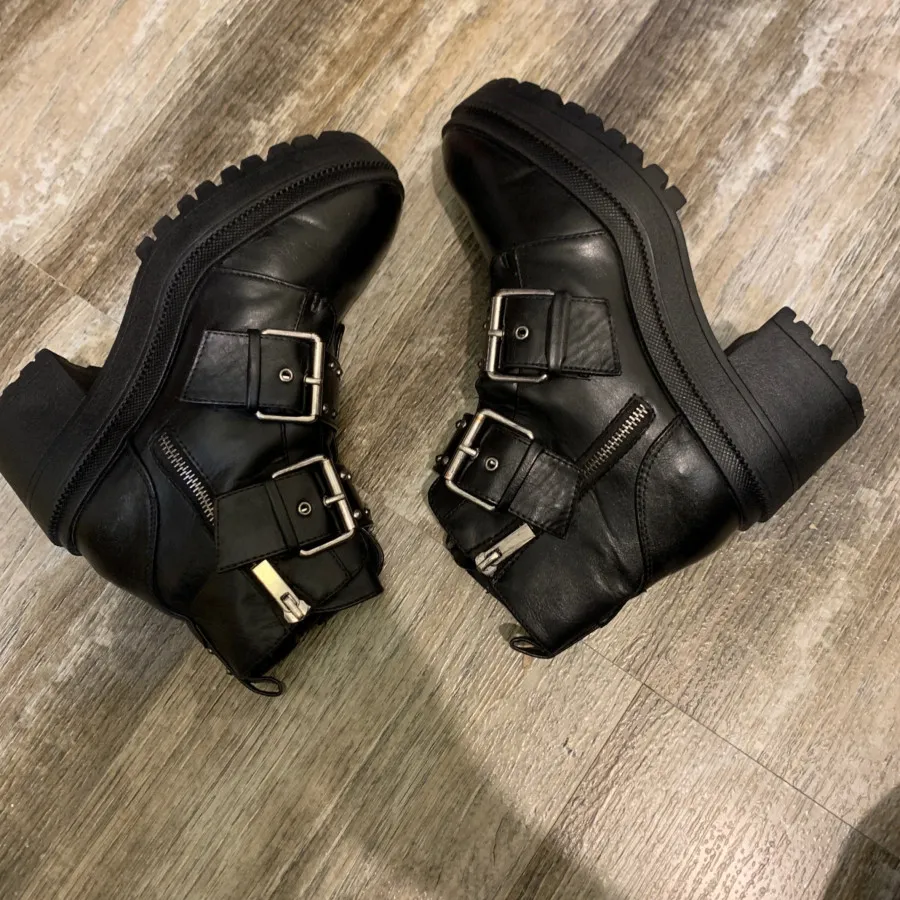 نیم بوت استاردیواریوس