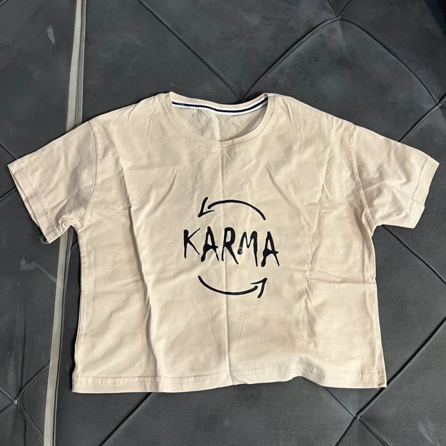 تیشرت کراپ کوتاه