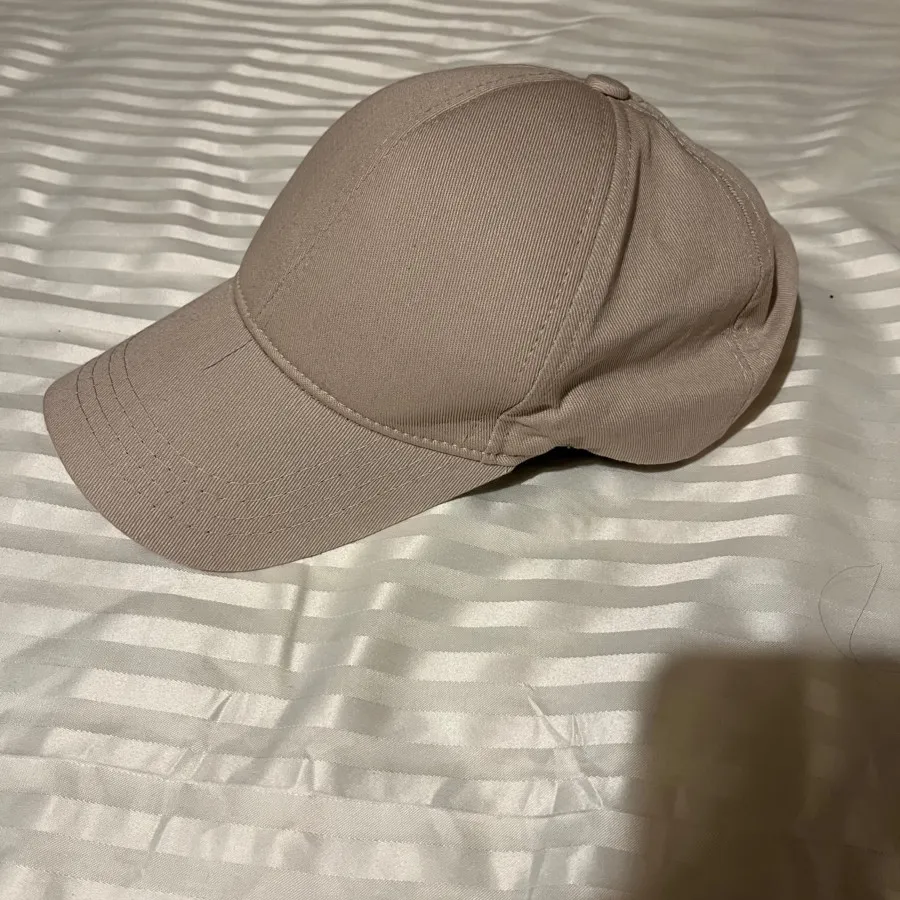 کلاه لبه دار کرم