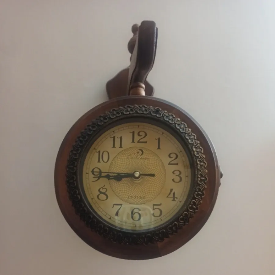 ساعت دیواری دوطرفه