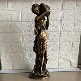 مجسمه زن یونانی