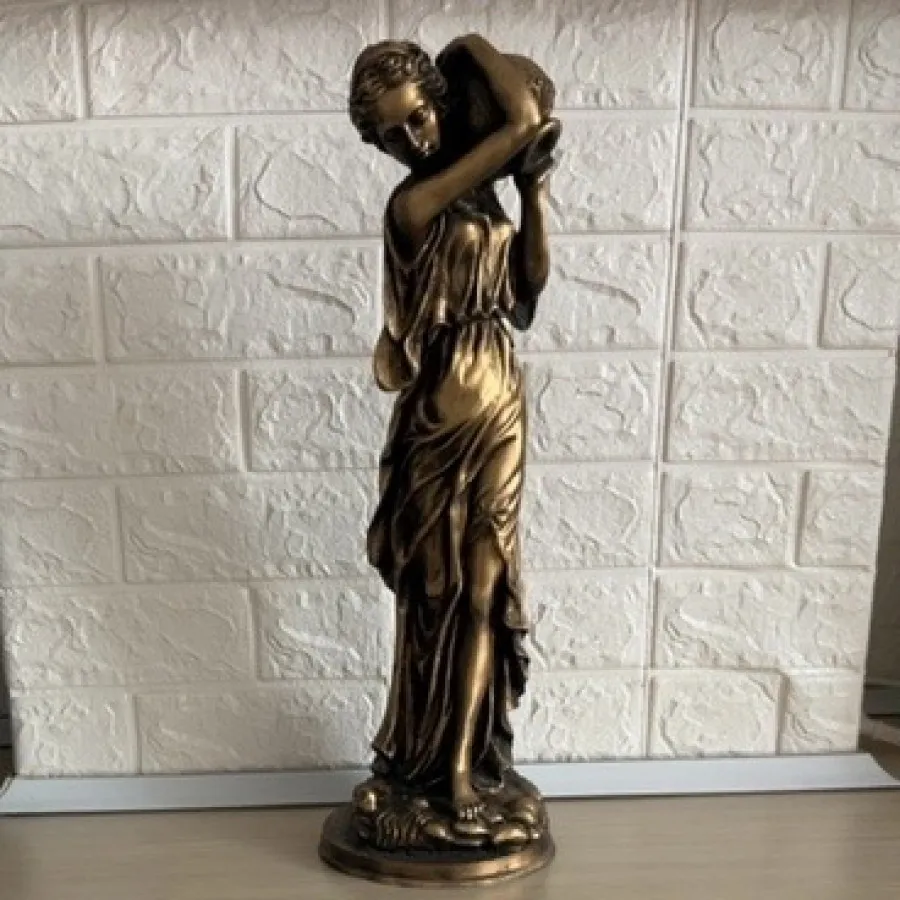 مجسمه زن یونانی