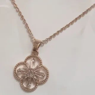 گردنبند کاملا نو