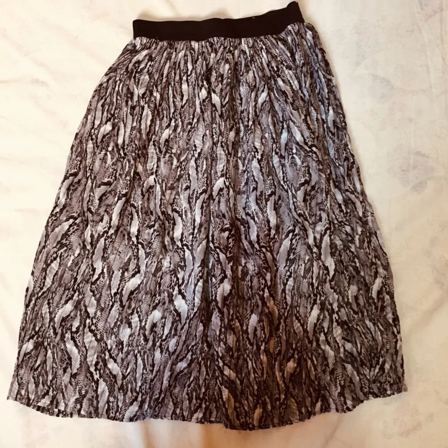 دامن پلیسه خارجی