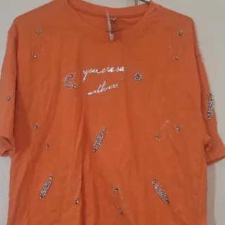 تی شرت طرحدار نگین کاری