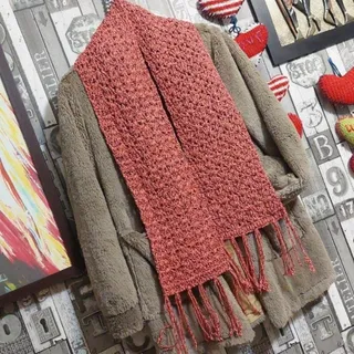 شال دست باف روی کت