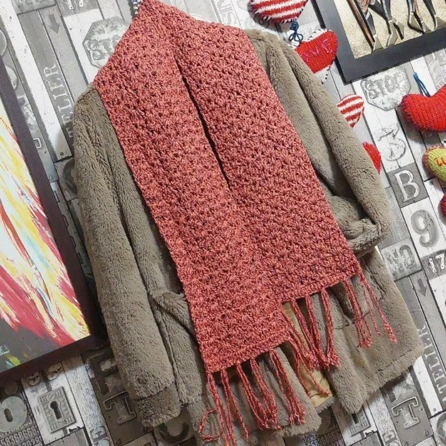 شال دست باف روی کت