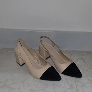 کفش طرح شنل کرم