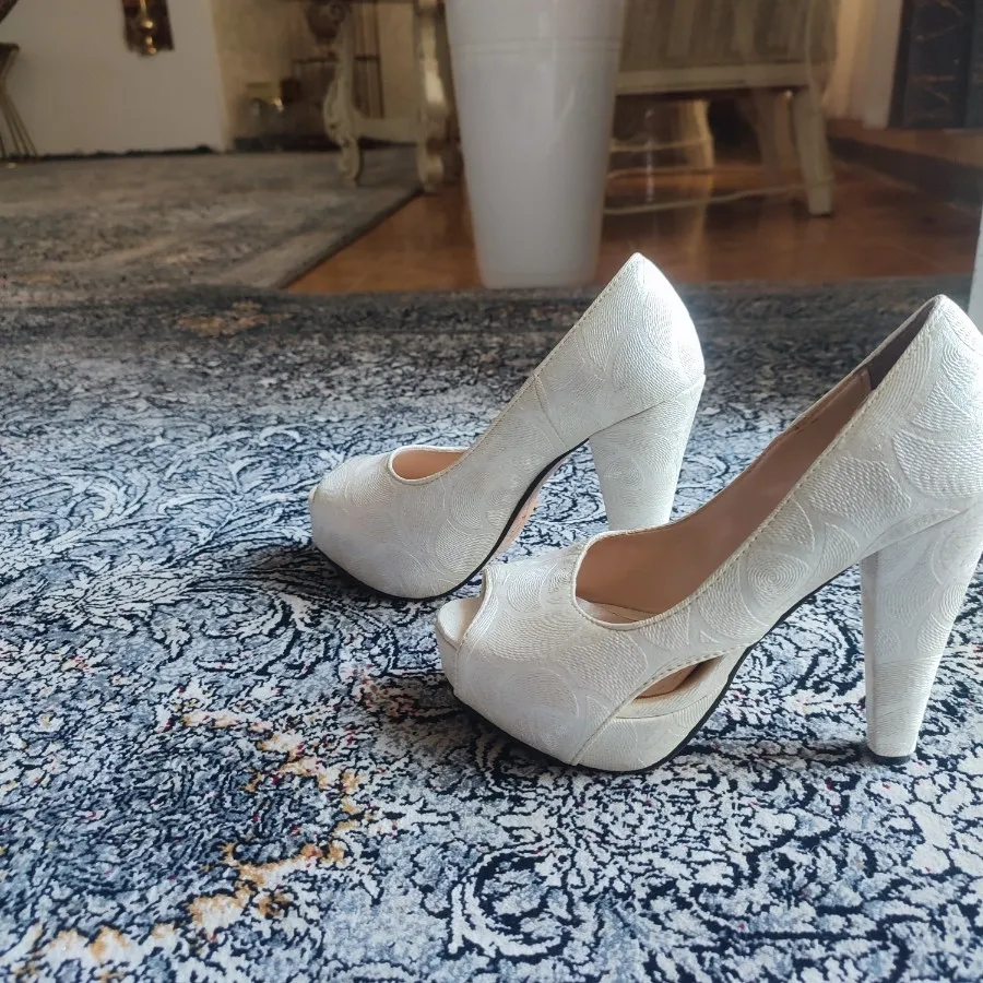 کفش پاشنه بلند