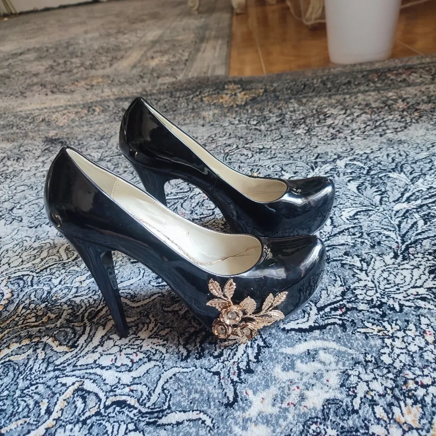 کفش پاشنه بلند