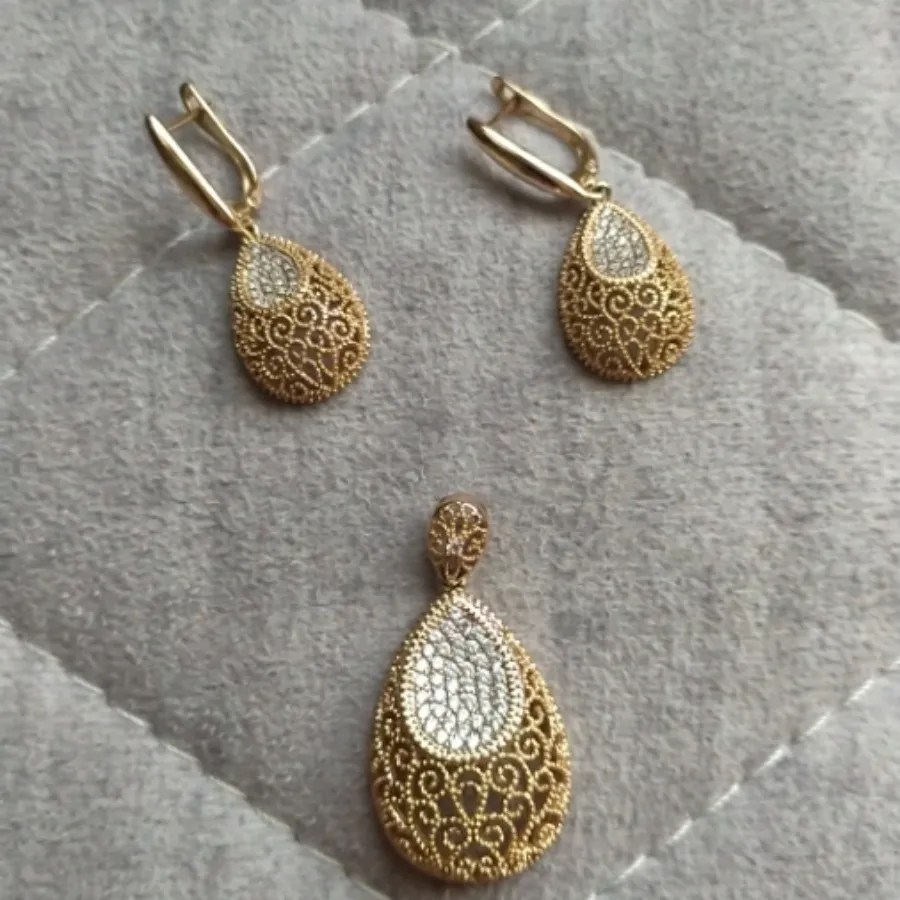 گوشواره وگردنبند