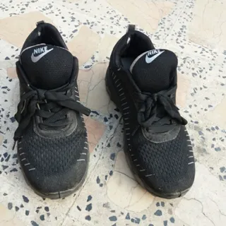 کفش کتونی در حد نو