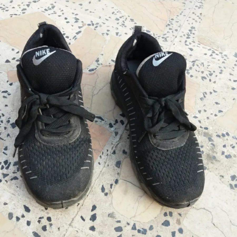 کفش کتونی در حد نو