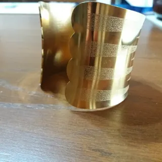 دستبند غیر قابل انعطاف