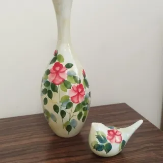 گلدان و پرنده