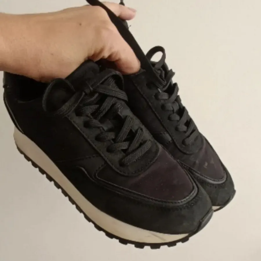 کفش اسپرت zara