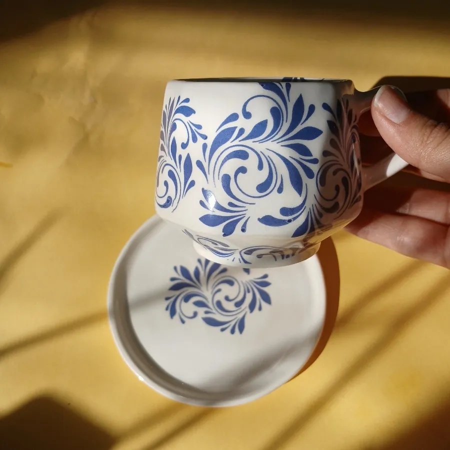 فنجان و زیر فنجانی