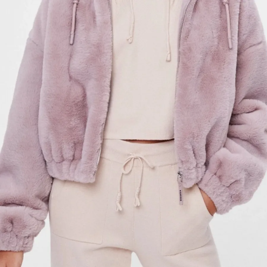 کاپشن خز bershka