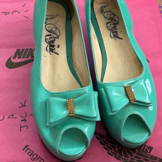 کفش جلو باز ورنی