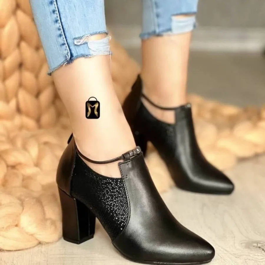 کفش پاشنه دار