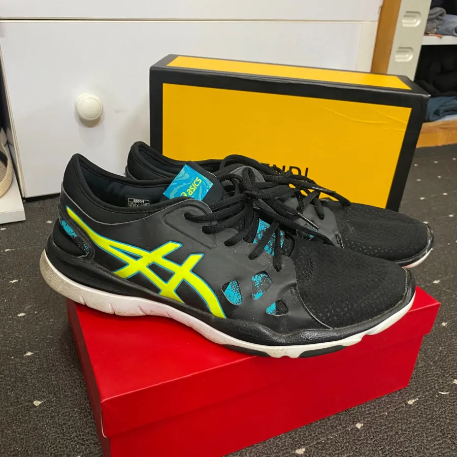 کتونی اسیکس