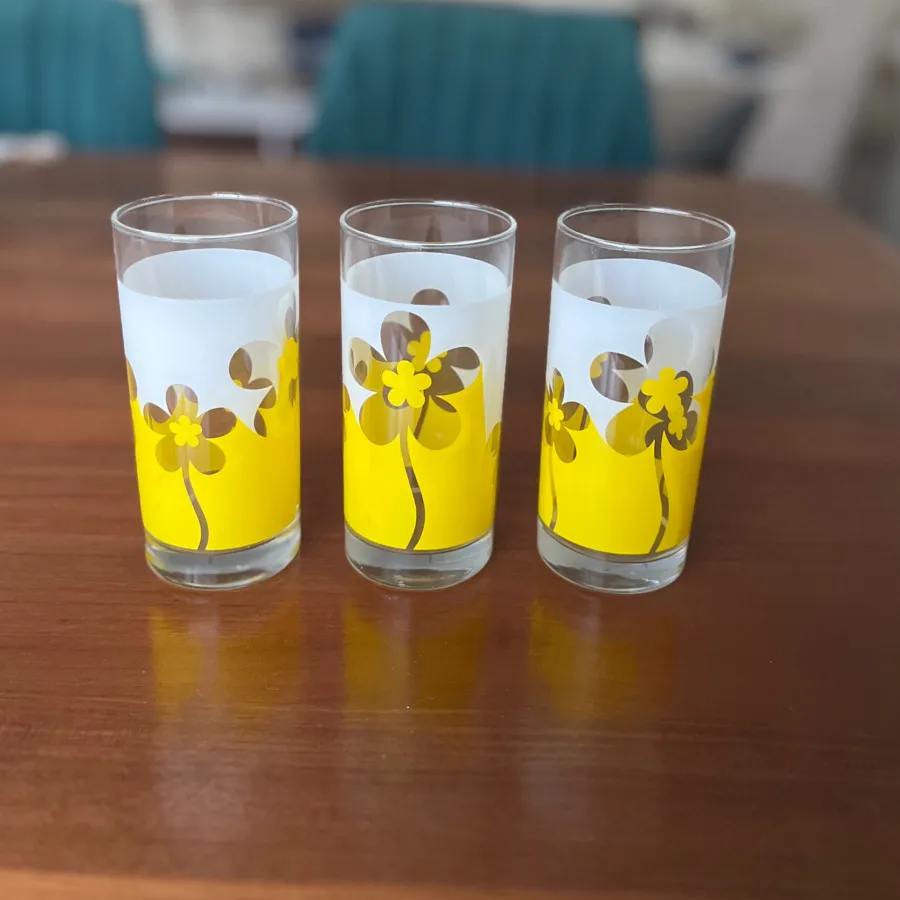 لیوان شربت خوری زرد