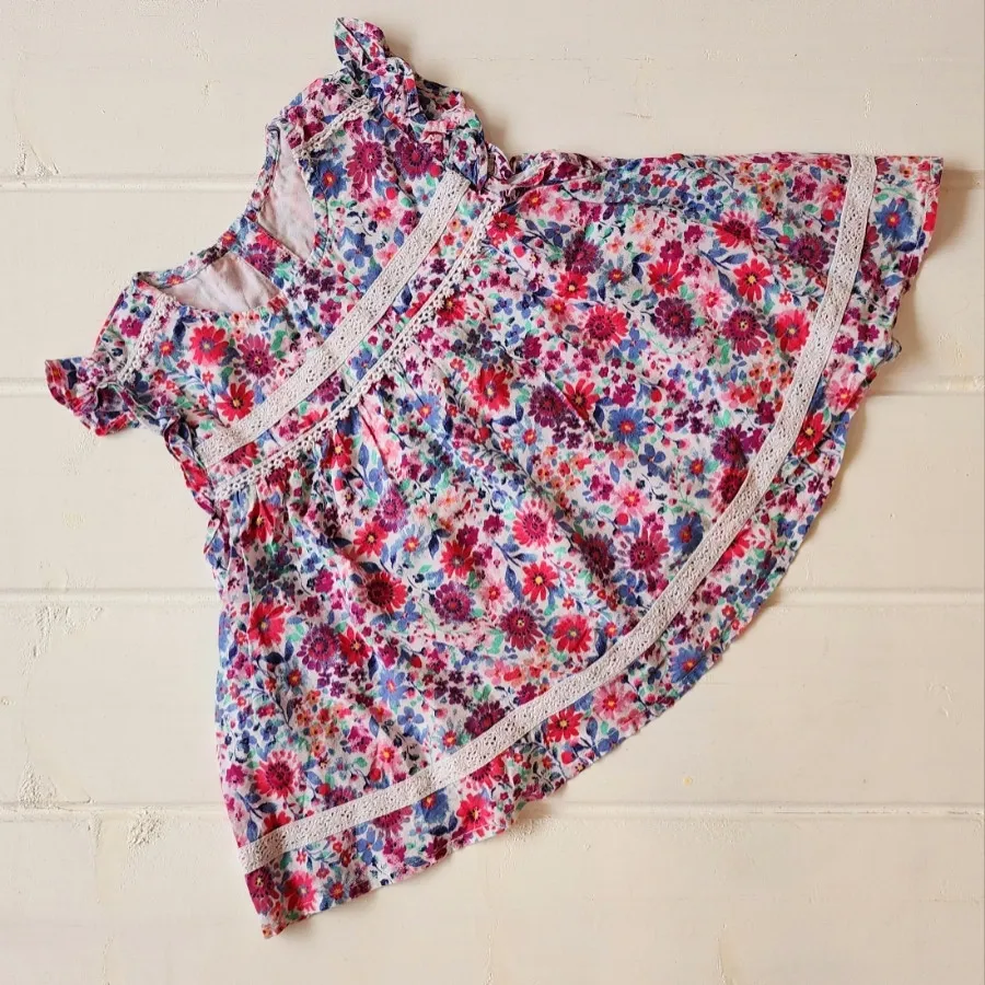 پیراهن دخترانه