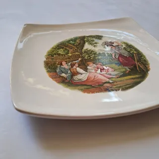 بشقاب چینی طرح فرانسوی