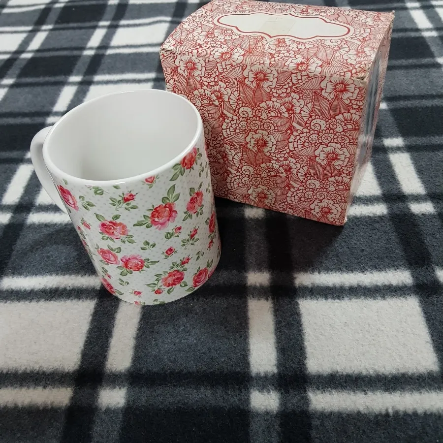 ماگ طرح گل دار(جعبه دار)