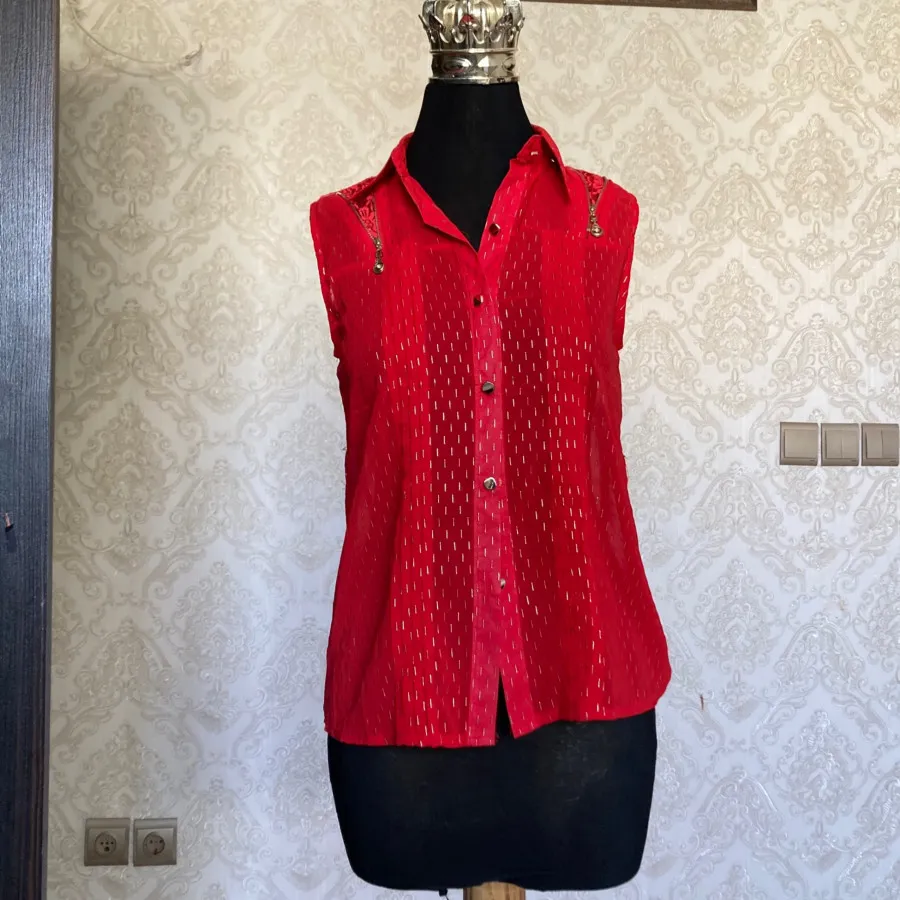 تاپ قرمز طلایی گیپور تور